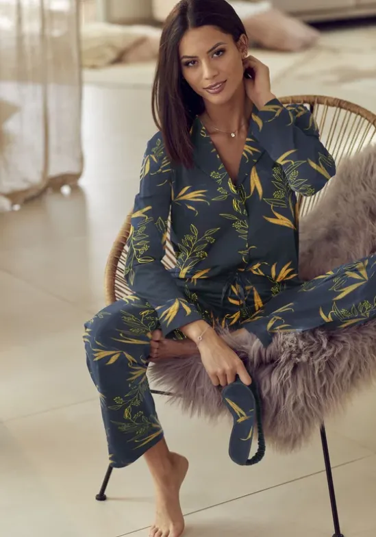 Geschenkbox Mit Pyjama, Scrunchie & Schlafmaske